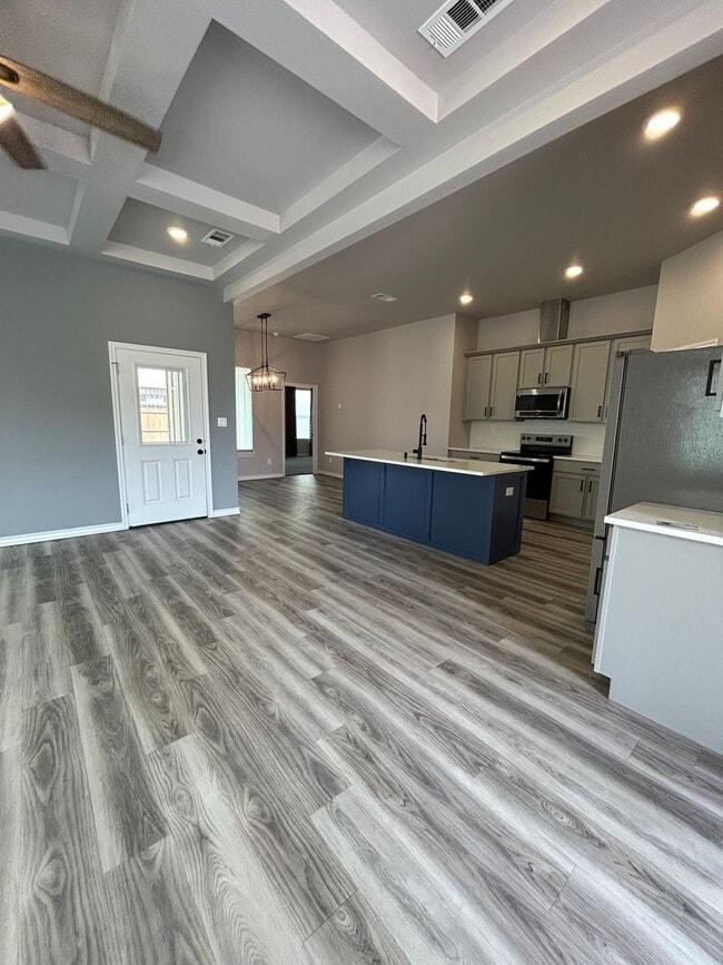 Building Photo - Stunning Modern Home Built in 2023!