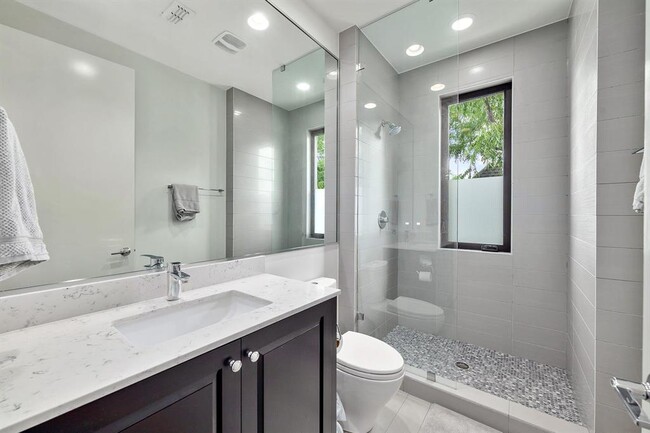 Building Photo - 1208 Hillside Ave