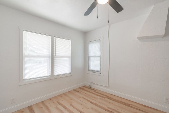 Building Photo - Updated 2 Bed in El Reno