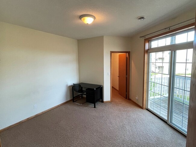 Building Photo - West Ames 1-Bedroom Condo - Garage Included