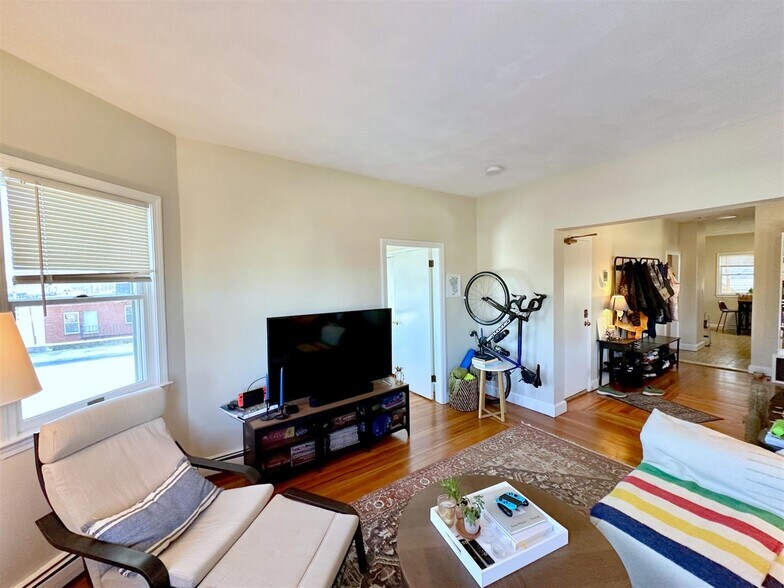 Building Photo - 714 Broadway