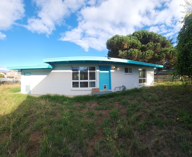 Building Photo - Cuesta By the sea cottage for Rent! Close ...