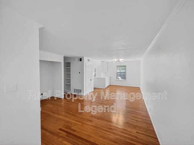 Building Photo - 4944 N Hall St