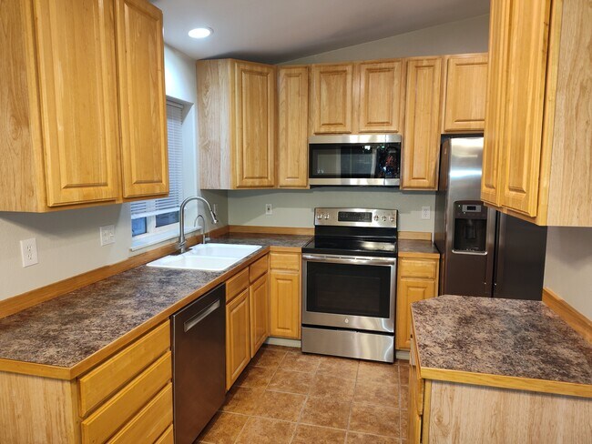 Building Photo - Costich Condo