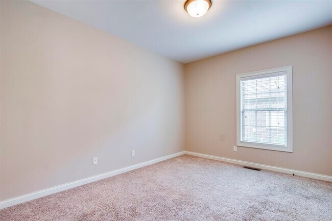 Building Photo - 239 Chippewa Dr