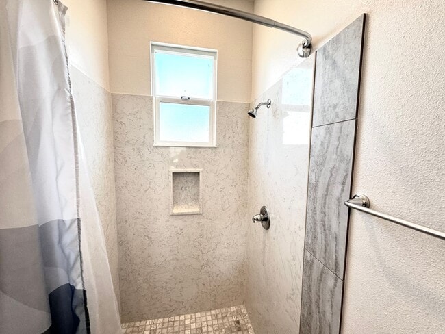 Building Photo - 3 BED/2 BATH HOME UPPER UNIT AVAIABLE FOR RENT IN OAKLAND, CA!!!! INCLUDING $500 OFF FIRST MONTHS...