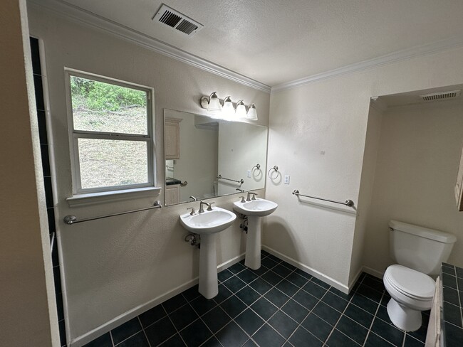 Building Photo - 25060 Soquel San Jose Rd