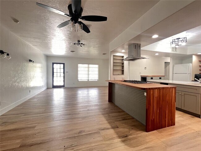 Building Photo - 2000 Craft Ln