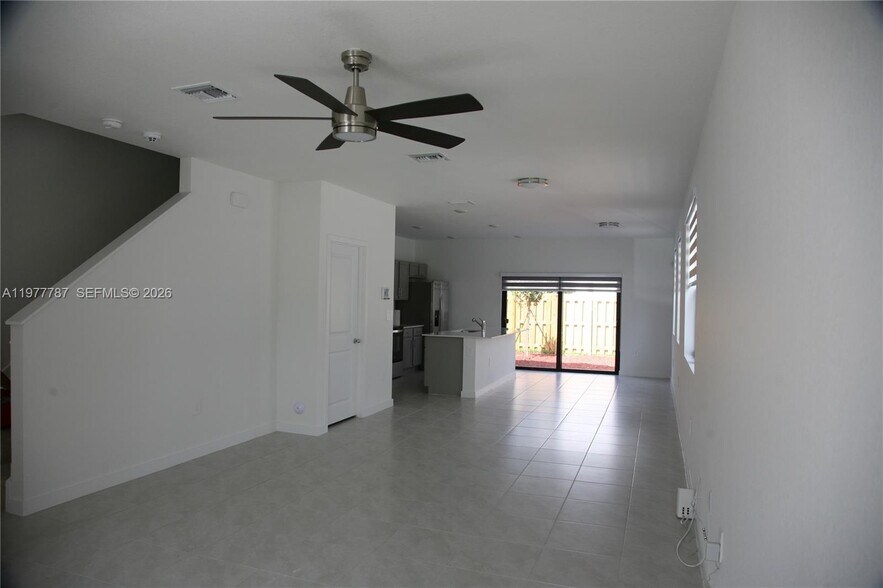 Building Photo - 371 NE 16th St