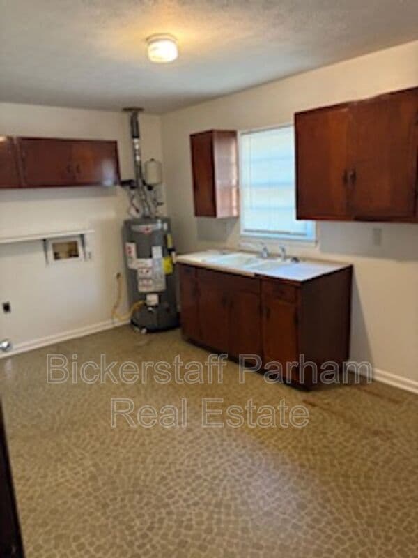 Building Photo - 703 Winall Dr