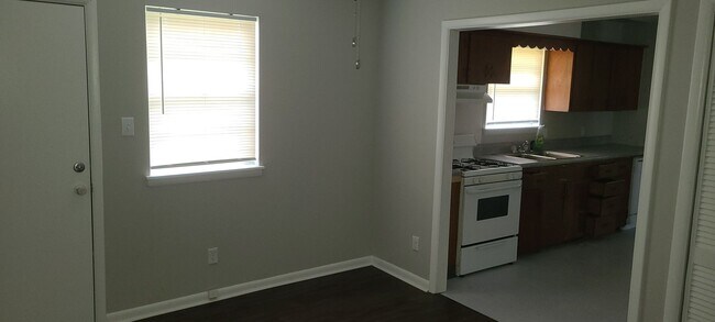 Building Photo - QUESTIONS PLEASE CONTACT LANCE GARNER 501-...