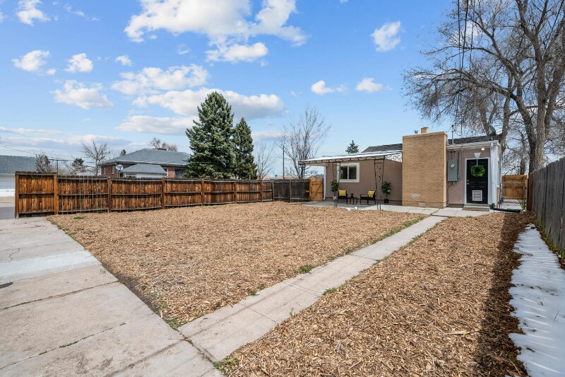 Building Photo - 895 Grove St