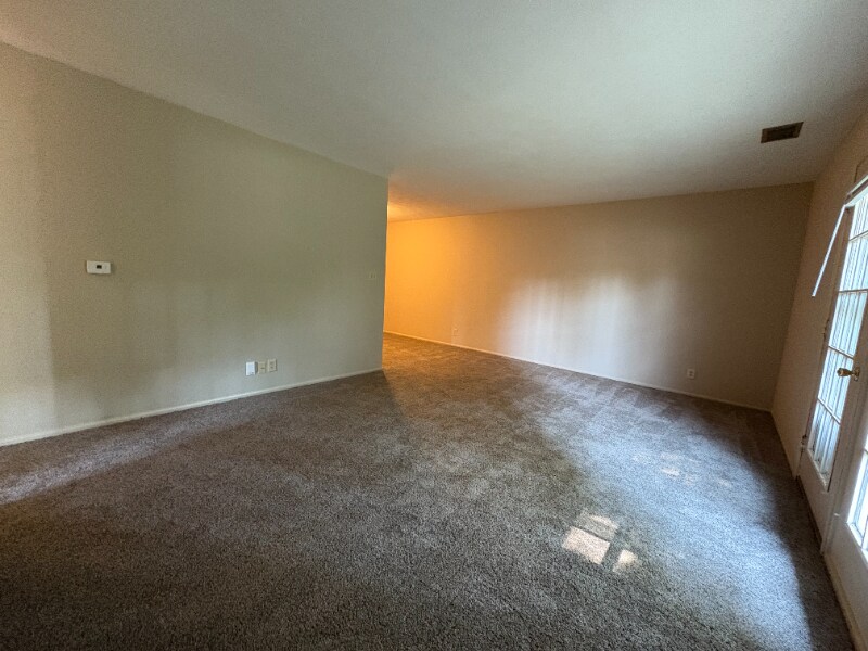 Building Photo - 1128 Amherst Dr