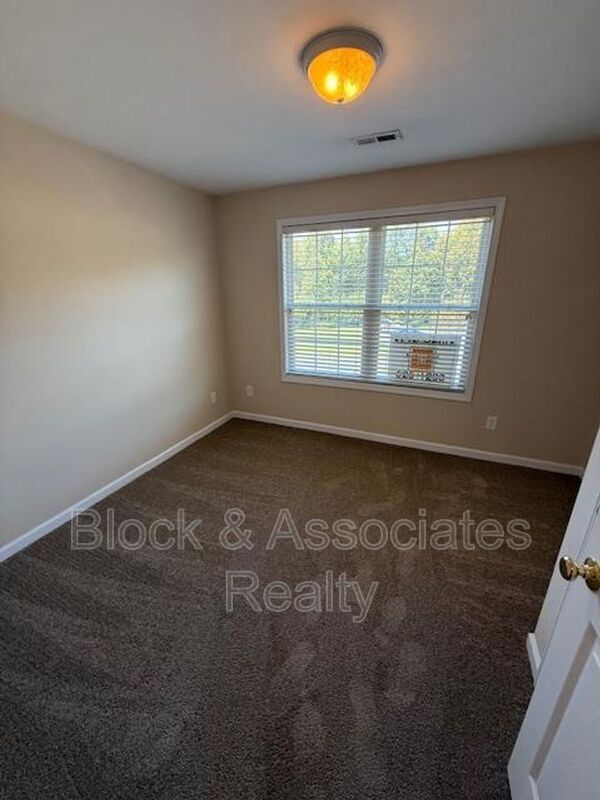 Building Photo - 4068 Bentley Dr