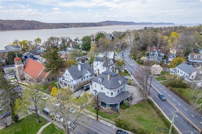 Building Photo - 579 Broadway