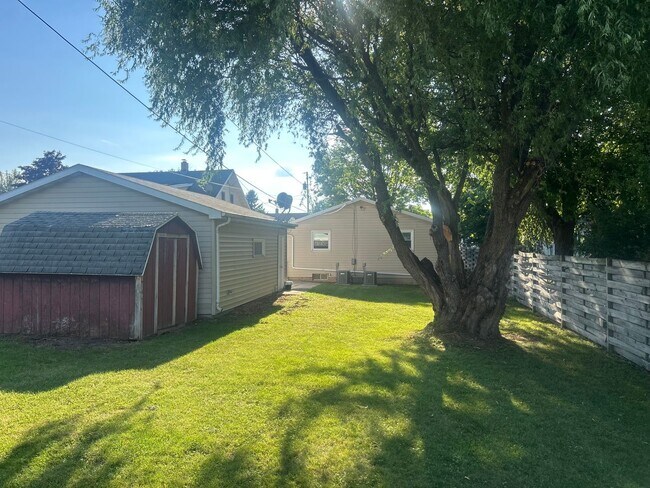Building Photo - 305-307 Willow