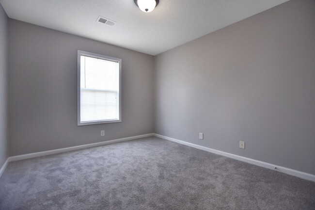 Building Photo - Pet Friendly Three Bedroom with Bonus!