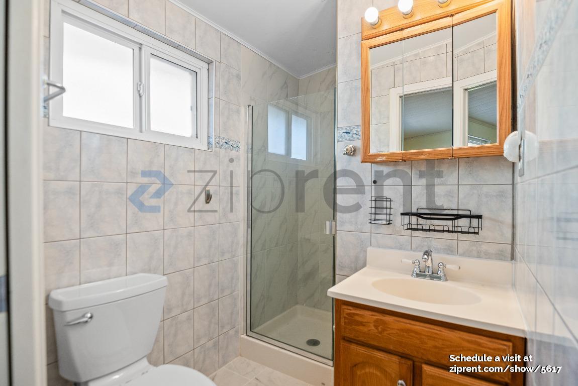 Building Photo - 921 Lakebird Dr