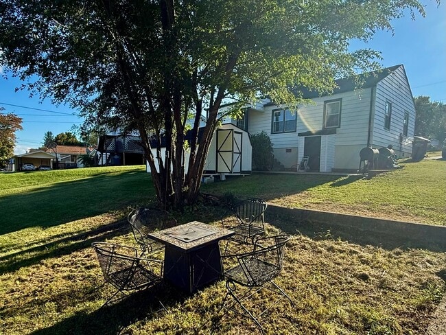 Building Photo - Your Perfect Retreat Awaits in Kingsport –...