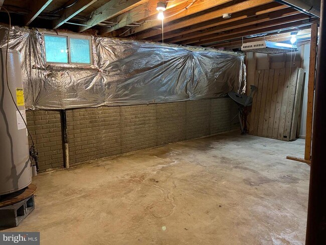 Building Photo - 6824 Silassie Ct