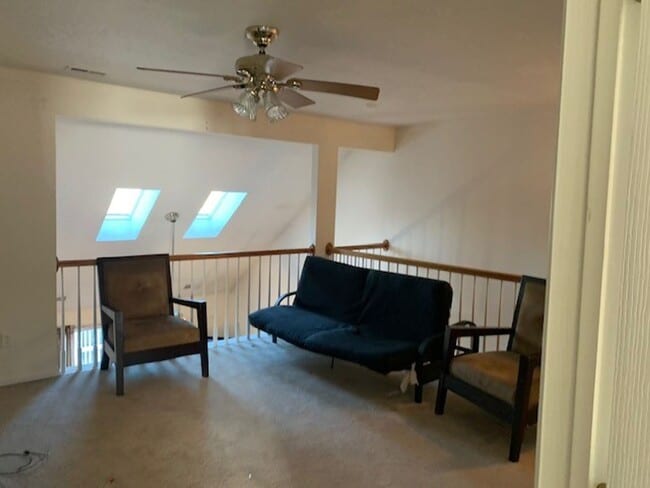 Building Photo - Beautiful 3 bedroom home with room for everyone & pets!