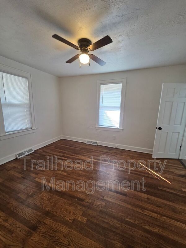 Building Photo - 1116 S Woodland Ave