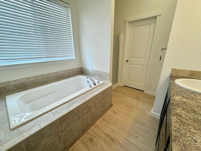 Building Photo - 1729 Cyrene Dr NW