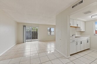 Building Photo - The Lakeside at 2315