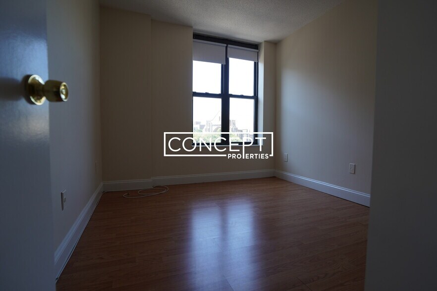 Building Photo - 1126 Boylston St