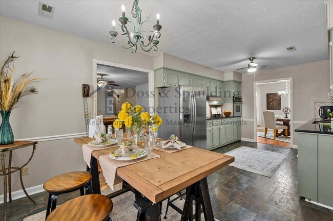Building Photo - 1480 Spring Hill Cir