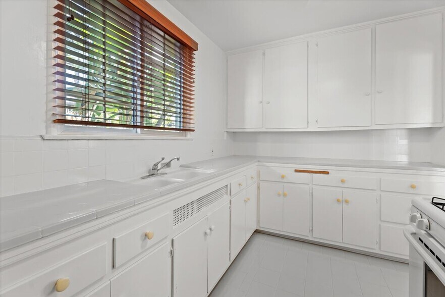 Building Photo - 1518 Yale St