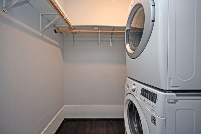 Building Photo - 229 Riverside Dr