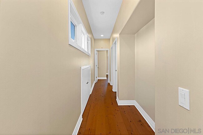 Building Photo - 927 Tingley Ln
