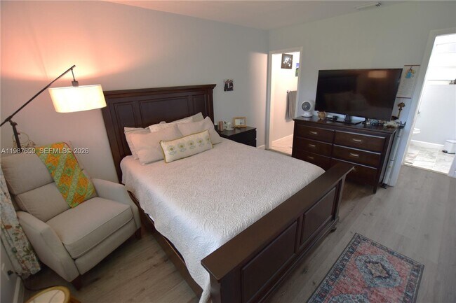 Building Photo - 2572 Emory Dr W