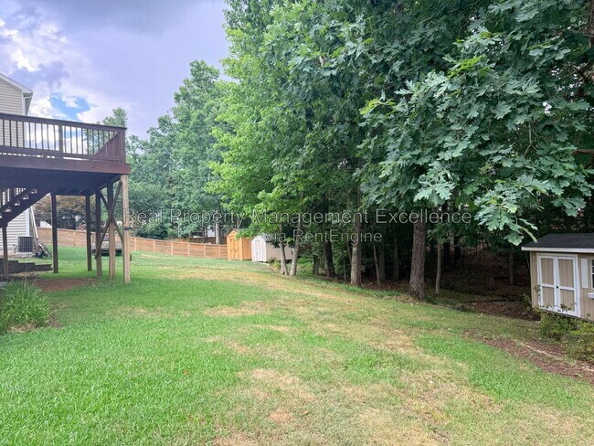 Building Photo - 305 Holly Thorn Trace