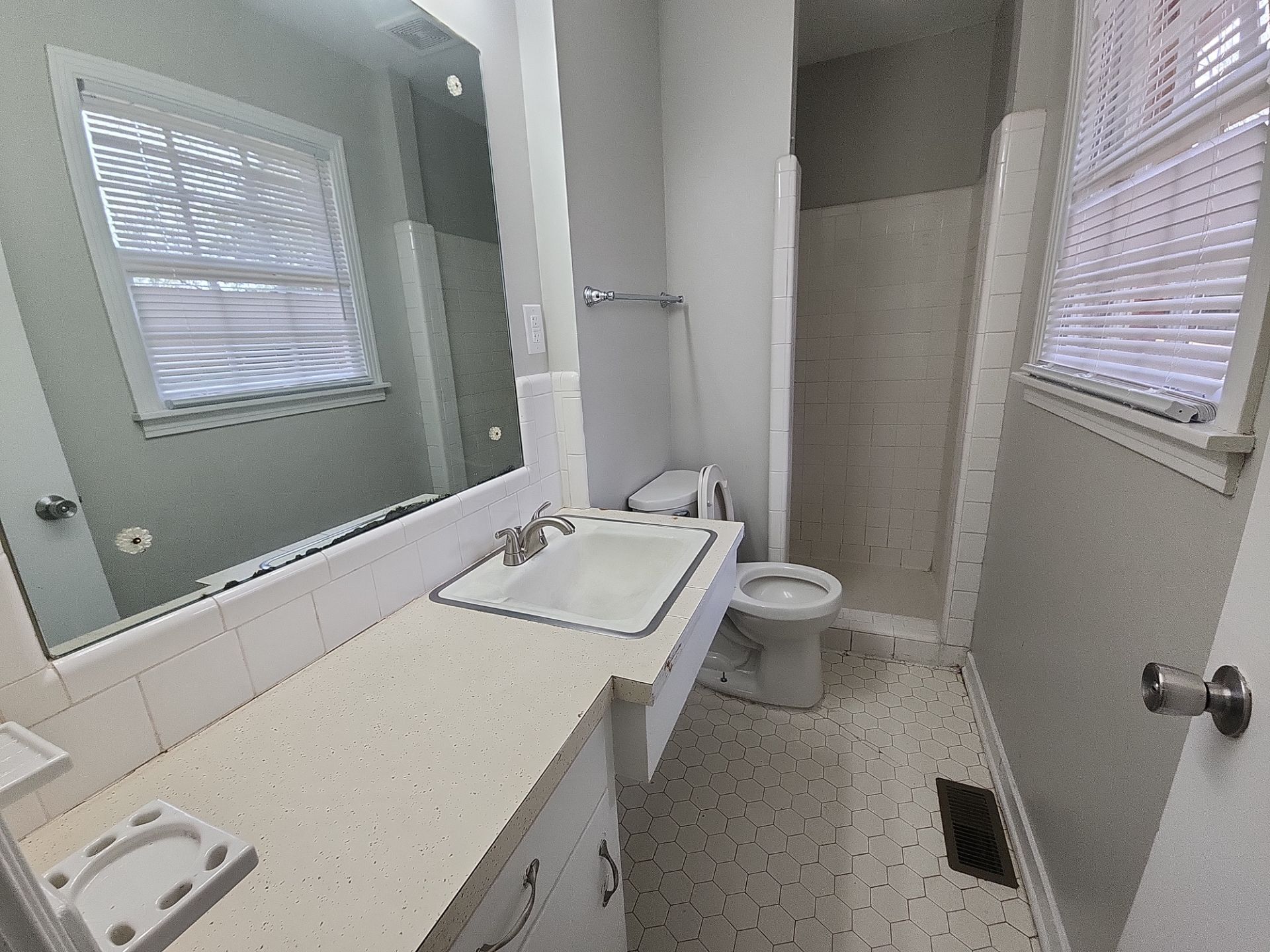 Building Photo - 208 Wallace Rd