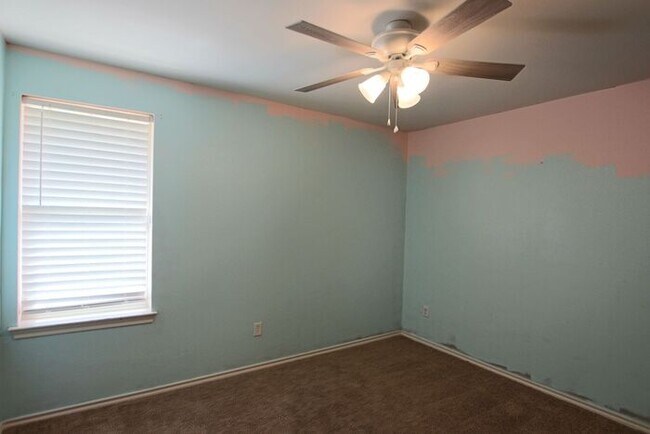 Building Photo - Tour Today! 3 Bedroom 2 Bath in Lindale ISD!