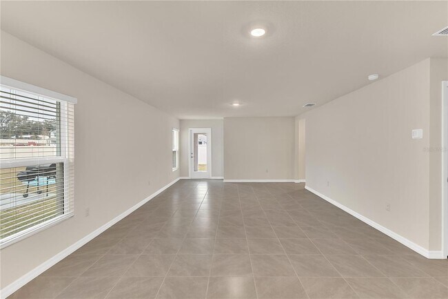 Building Photo - 2872 NE 21st Ct Rd