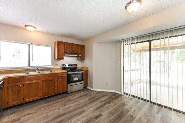 Building Photo - 8743 Ridge Moon Dr