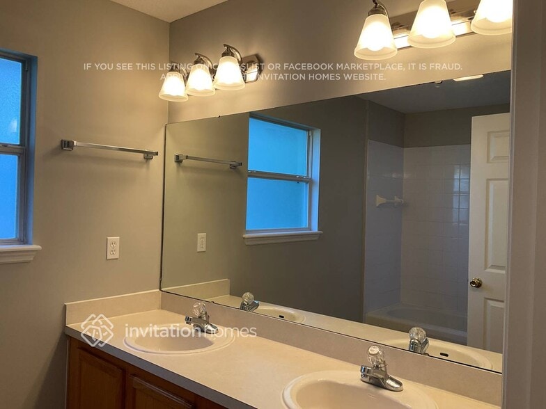 Building Photo - 14091 Summer Breeze Dr E