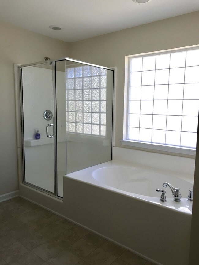 Building Photo - Beautiful Home in West Ashley!