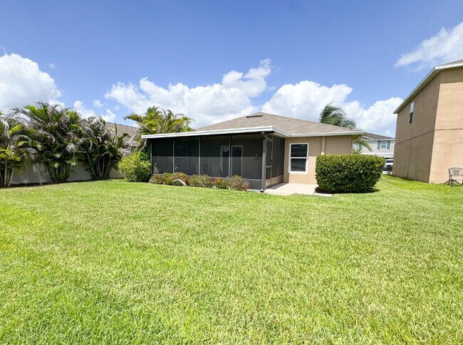 Building Photo - "Charming 3-Bedroom Home with Elegant Granite Touches in Wimauma!" Community pool! Fitness center...