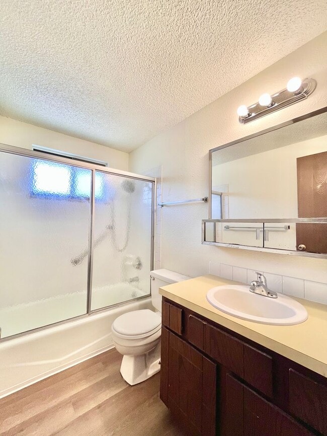 Building Photo - 2 Bedroom, 1 Bath Ranch Duplex, with attached 1 Car Garage in Loveland, CO