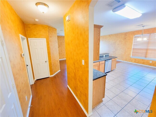 Building Photo - 610 Taurus Dr
