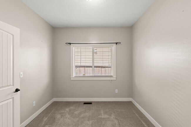 Building Photo - Beautifully Remodeled 3 Bedroom in Gresham...