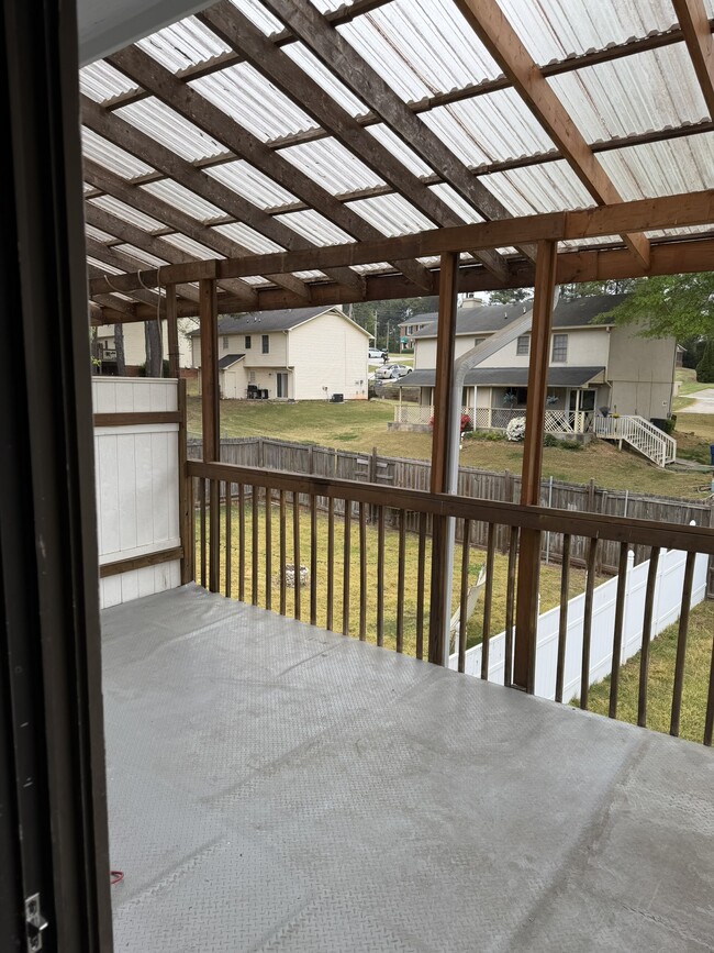 Building Photo - 557 Whitehall Ln