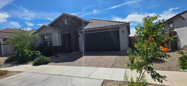 Building Photo - 14759 W Soft Wind Dr