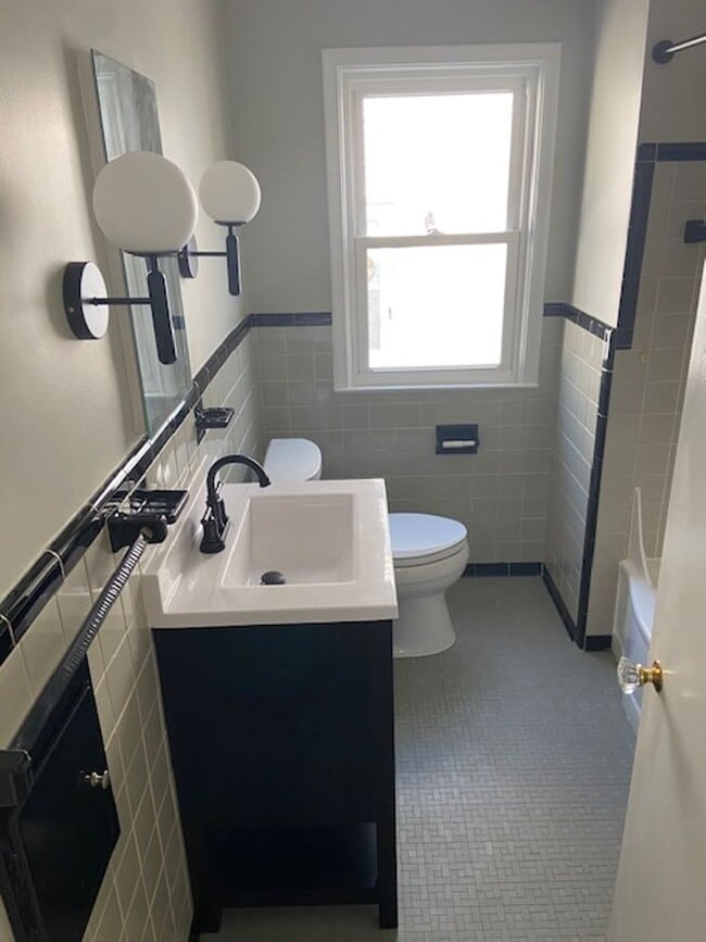 Building Photo - GORGEOUS 3 BED 2 BATH BUNGALOW IN ROYAL OAK ---- MINERVA