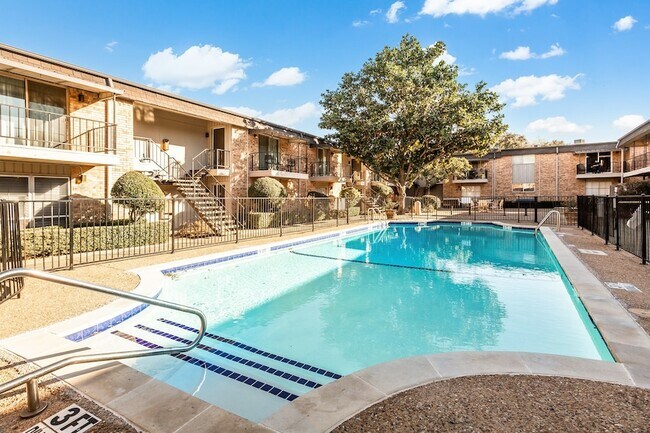 Building Photo - 10248 Regal Oaks Dr