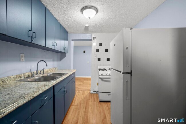 Building Photo - 87 Amity St